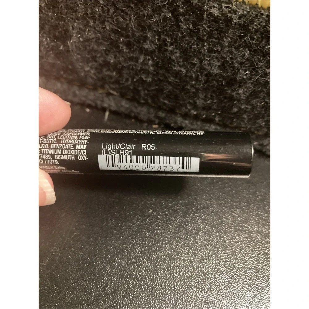 AVON 2g 0.07oz Ideal Shade CONCEALER STICK‎ R05 Light NEW Discontinued